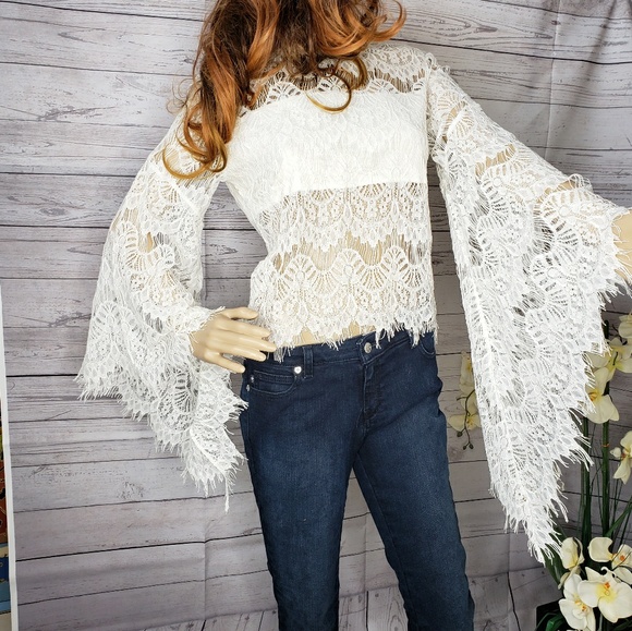 Unbranded Tops - 🍍 White lace shirt with belle sleeves